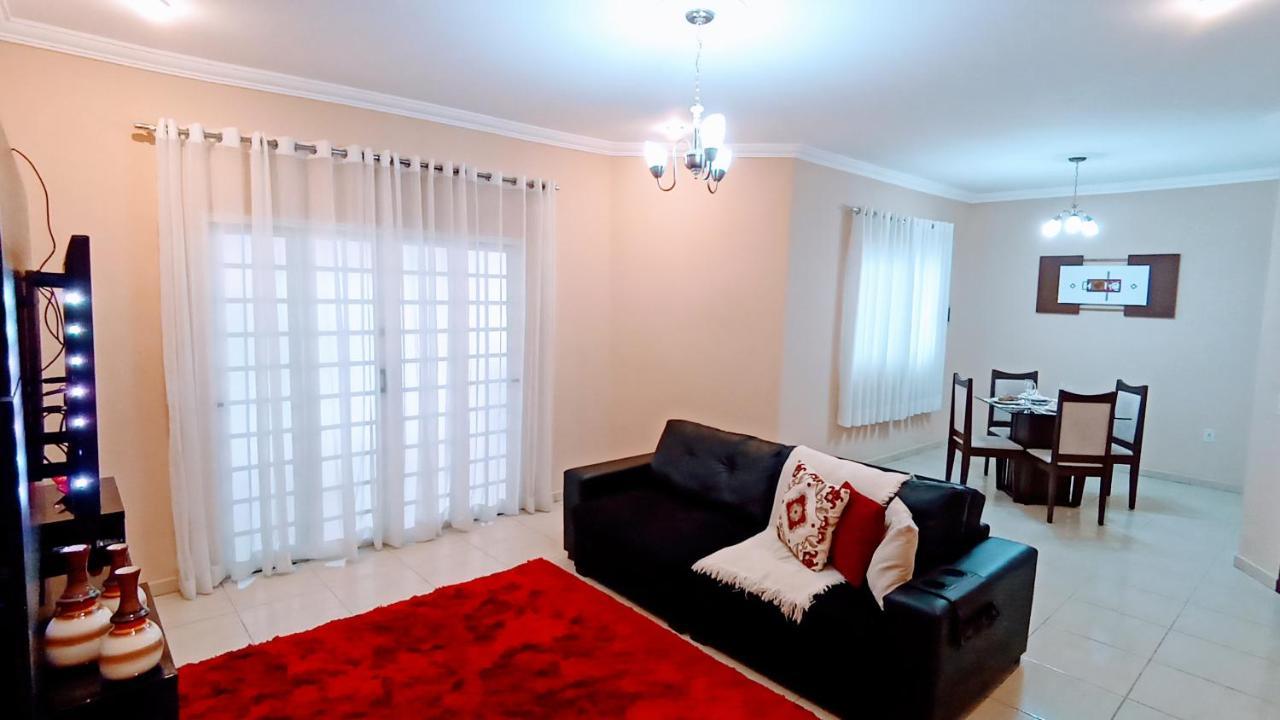 Casa Confortavel, 3 Quartos, Ar Condic. 300 Mega, Holiday home