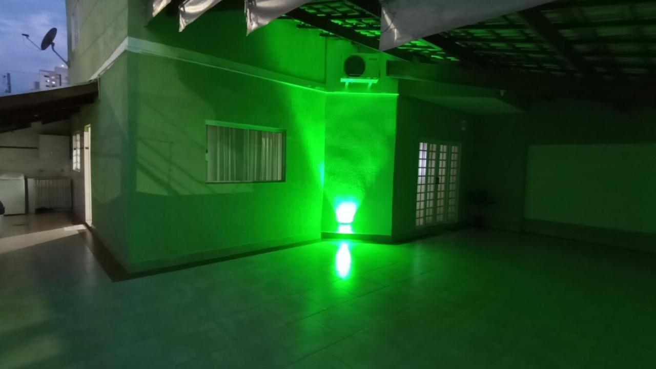 Casa Confortavel, 3 Quartos, Ar Condic. 300 Mega, Taubate